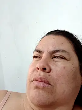 yaneth  online show from November 25, 2025, 12:49 pm