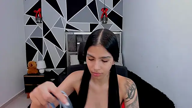 valeria-duarte online show from March 10, 2026, 7:51 pm