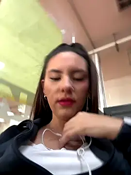 Katie rawwww online show from December 5, 2025, 4:16 pm