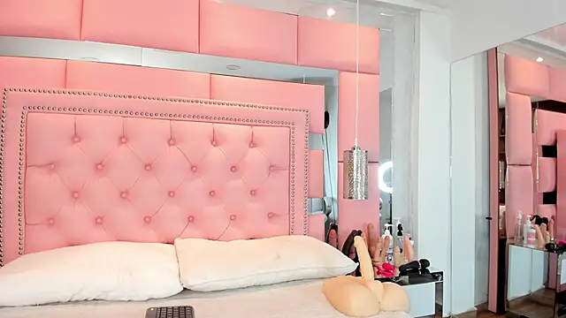 Snapshot of LiliCarterm chatting on February 4, 2026, 8:15 pm LiliCarterm online show from February 4, 2026, 8:15 pm