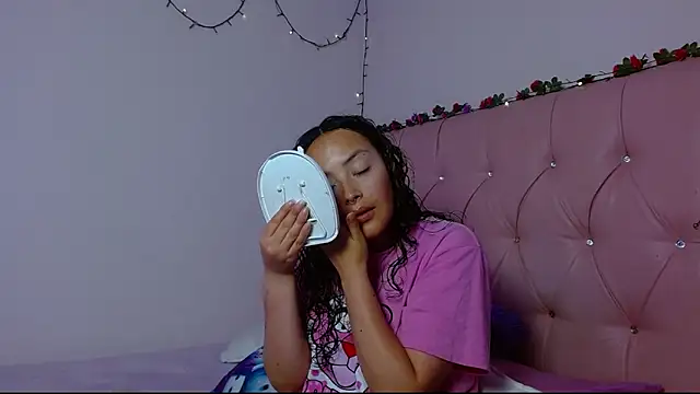 manumeow1 online show from December 4, 2025, 10:20 pm