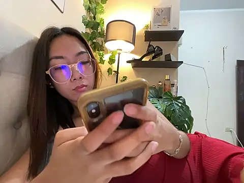 Sluttgwen69 online show from February 18, 2026, 4:14 pm