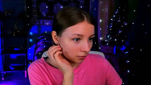 Snapshot of JulieDaniel chatting on December 23, 2025, 8:24 am JulieDaniel online show from December 23, 2025, 8:24 am