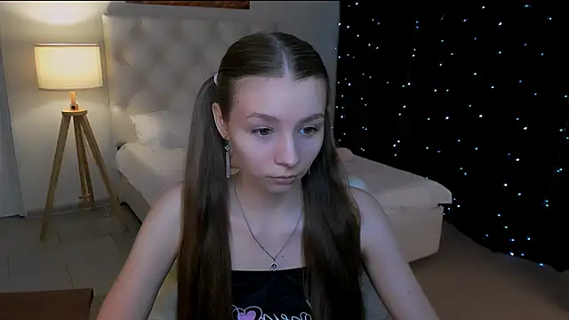 JulieDaniel online show from February 18, 2026, 4:21 am