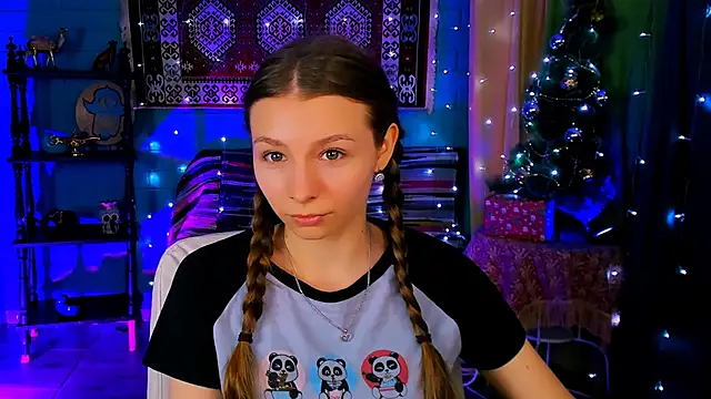 Snapshot of JulieDaniel chatting on December 16, 2025, 4:50 am JulieDaniel online show from December 16, 2025, 4:50 am