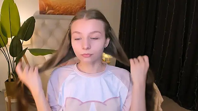 JulieDaniel online show from March 25, 2026, 4:23 am