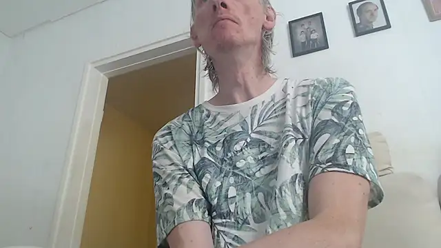 k74robert online show from November 4, 2025, 9:24 am