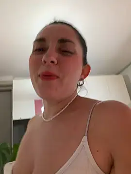chloedlm5 online show from June 1, 2026, 8:52 pm