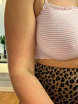 chloedlm5 online show from November 10, 2025, 9:47 am