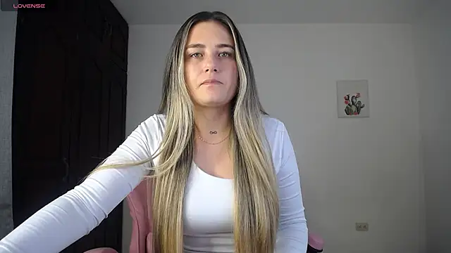 Veronika  Winslow  online show from October 3, 2025, 8:27 am