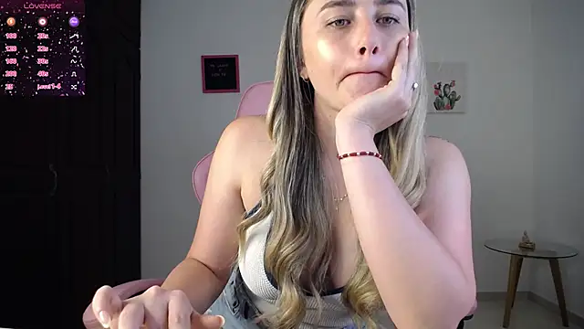 Veronika  Winslow  online show from September 18, 2025, 5:54 am