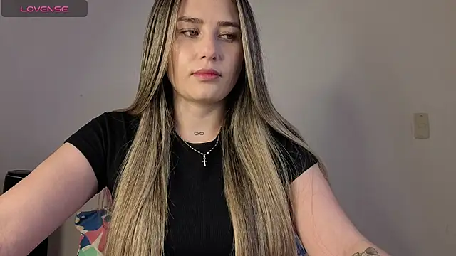 Veronika  Winslow  online show from November 18, 2025, 5:55 am