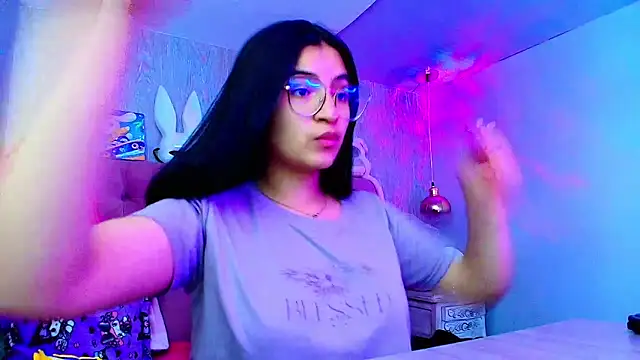 laurenelove online show from November 28, 2025, 3:28 am