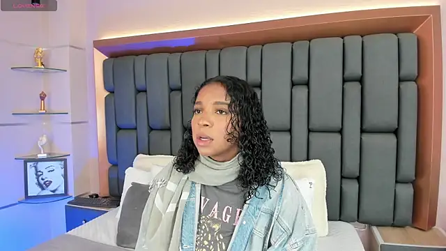 LisaMendez online show from October 10, 2025, 4:02 am