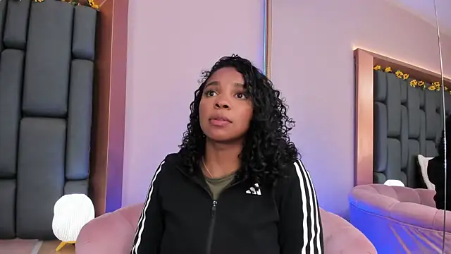 LisaMendez online show from November 19, 2025, 1:05 am