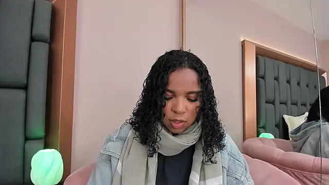 LisaMendez online show from October 14, 2025, 3:40 am