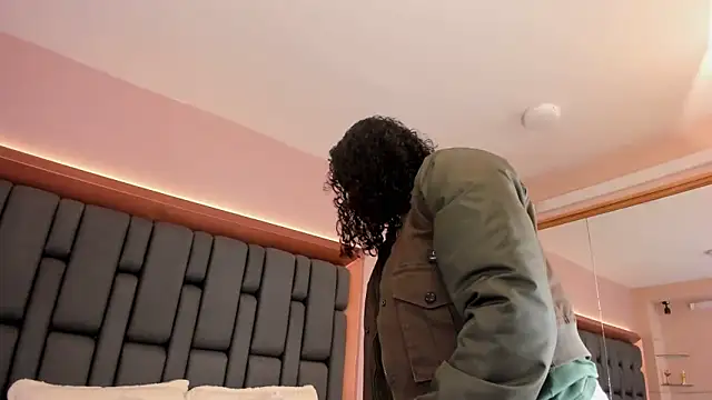 LisaMendez online show from September 24, 2025, 3:46 am