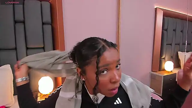 LisaMendez online show from February 26, 2026, 4:01 am