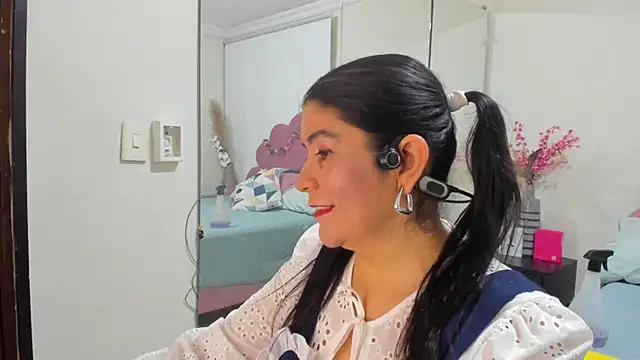 kiraGeiner online show from March 23, 2026, 9:36 pm