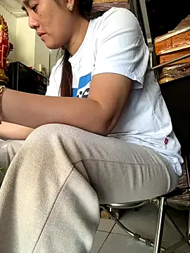 sharon-Hanna online show from November 15, 2025, 2:04 am