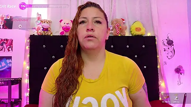 Snapshot of queen_marifer chatting on December 1, 2025, 11:55 am queen marifer online show from December 1, 2025, 11:55 am