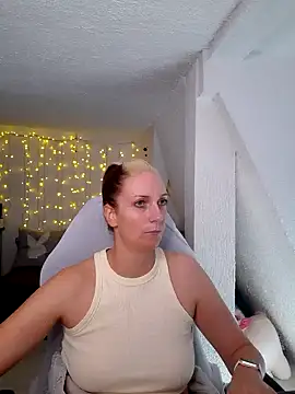 Snapshot of SexyJulia21 chatting on March 7, 2025, 9:40 am SexyJulia21 online show from March 7, 2025, 9:40 am