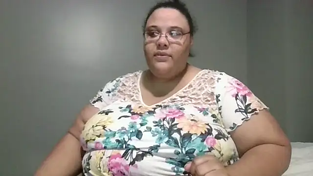 SexyBBW10790 online show from April 5, 2026, 2:40 am