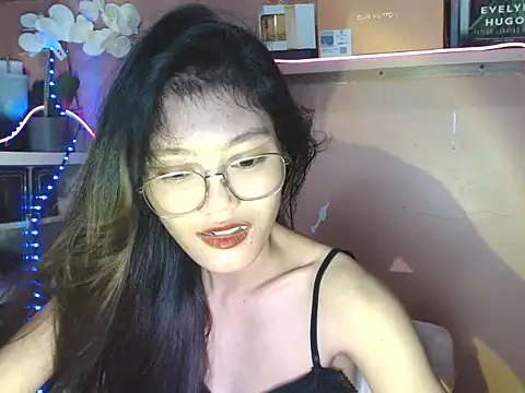 Snapshot of skinny_gracie chatting on December 1, 2025, 2:56 am skinny gracie online show from December 1, 2025, 2:56 am