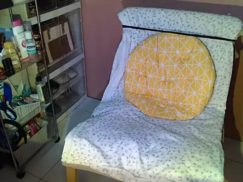 Snapshot of skinny_gracie chatting on October 12, 2025, 3:08 am skinny gracie online show from October 12, 2025, 3:08 am