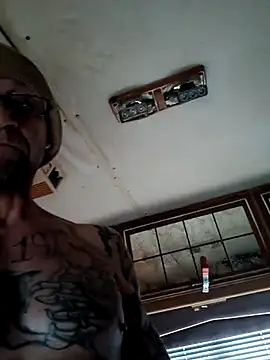 ShawnandDani7074 online show from January 11, 2026, 4:36 pm