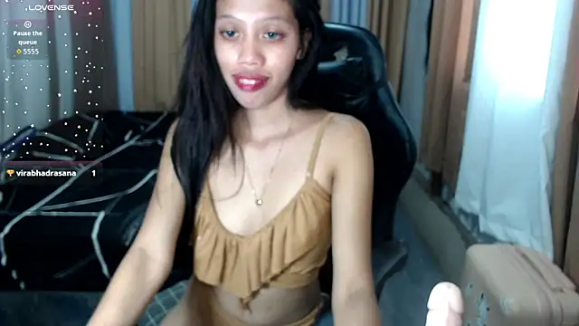 kourtneyluv  online show from October 23, 2025, 3:49 am