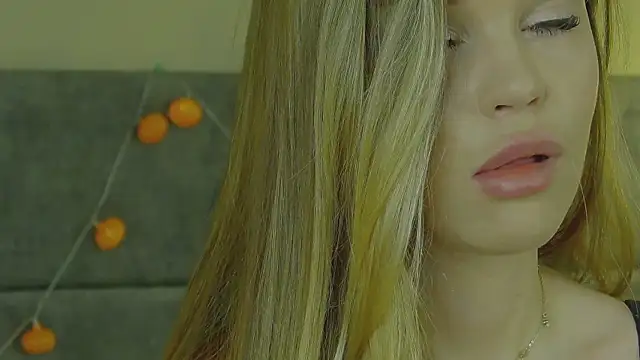 MarilynNova online show from October 30, 2025, 4:33 am