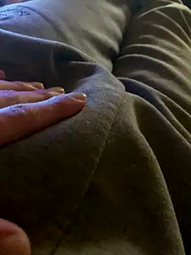 MuzzyFacing online show from November 30, 2025, 9:21 am