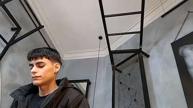 Dani mc1 online show from December 15, 2025, 11:38 am