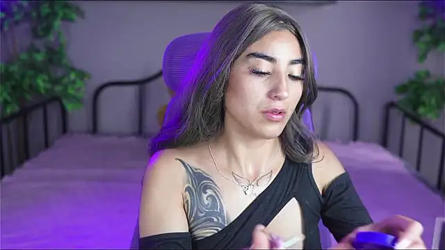 Emma and Issac online show from February 5, 2026, 8:15 pm