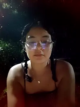 Snapshot of Lily-o chatting on October 9, 2025, 11:16 pm Lily-o online show from October 9, 2025, 11:16 pm