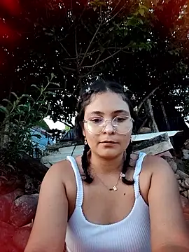 Snapshot of Lily-o chatting on October 10, 2025, 10:43 pm Lily-o online show from October 10, 2025, 10:43 pm