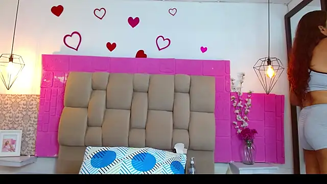 Damary Leon online show from November 21, 2025, 7:35 pm