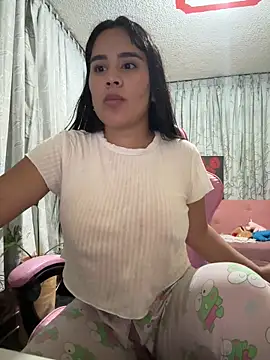 Snapshot of laure_torres chatting on May 14, 2026, 2:52 am laure torres online show from May 14, 2026, 2:52 am