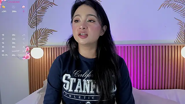 Valleriie  online show from April 7, 2026, 3:03 pm