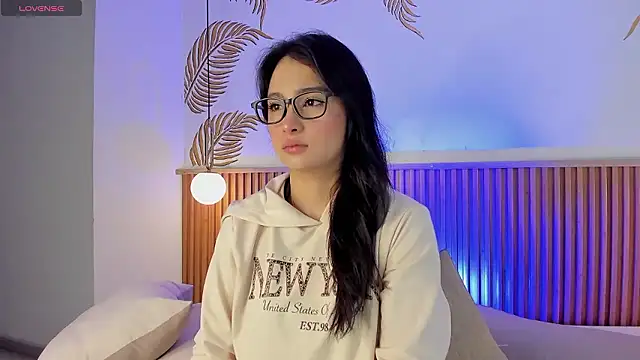 Snapshot of Valleriie_ chatting on January 16, 2026, 2:43 pm Valleriie online show from January 16, 2026, 2:43 pm