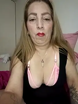 Estefania Arce online show from October 25, 2025, 11:05 pm