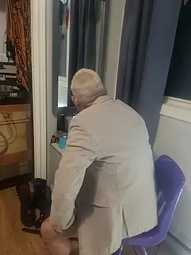 FoxnMouse online show from November 5, 2025, 2:25 am