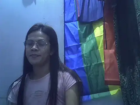 juicycum069 online show from November 3, 2025, 11:30 pm