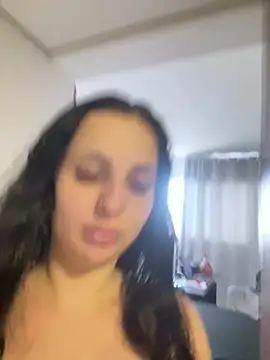 yumi-hot online show from April 5, 2026, 3:30 pm