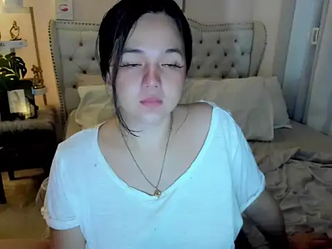 SweetHoney369 online show from June 17, 2026, 1:27 am
