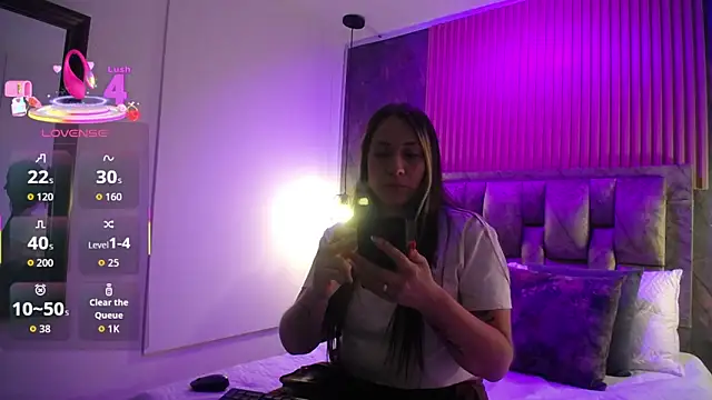 Snapshot of luna_killari chatting on September 15, 2025, 11:32 am luna killari online show from September 15, 2025, 11:32 am