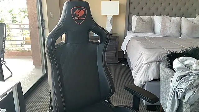 brettmycles28 online show from September 17, 2025, 8:44 pm