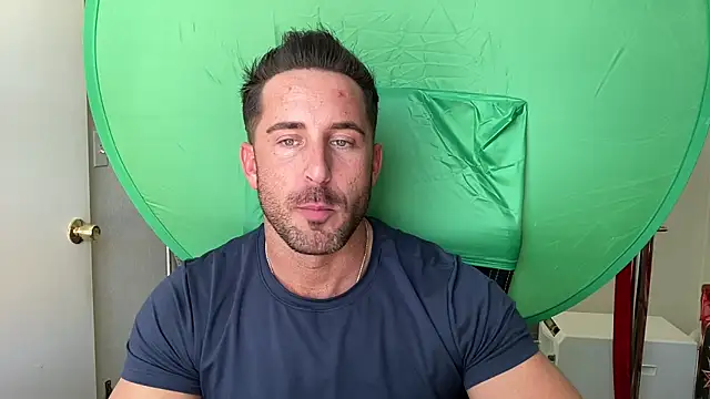 brettmycles28 online show from May 27, 2026, 9:22 pm
