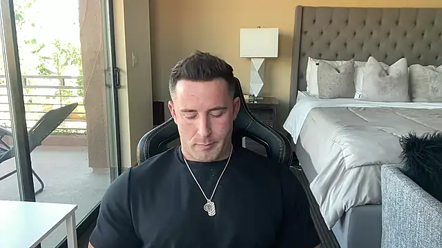 brettmycles28 online show from October 1, 2025, 10:02 pm